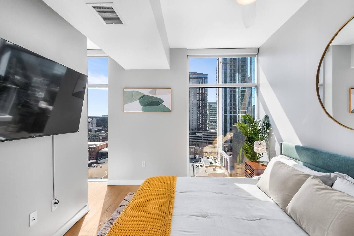 Luxury Pool, Gym & Lounge + Free Parking Apartment Nashville