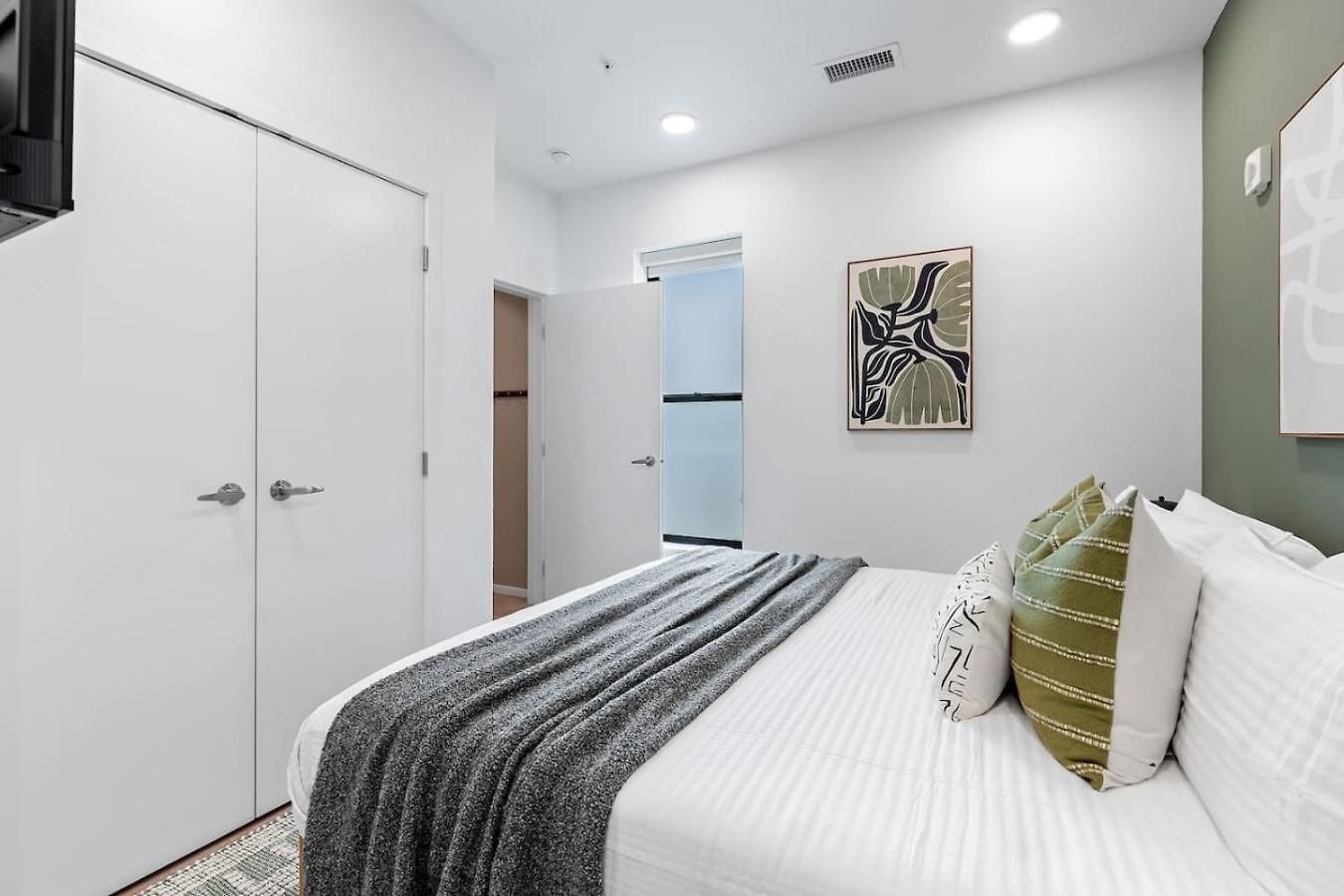 River View Luxury With Garage, Walk To Downtown *