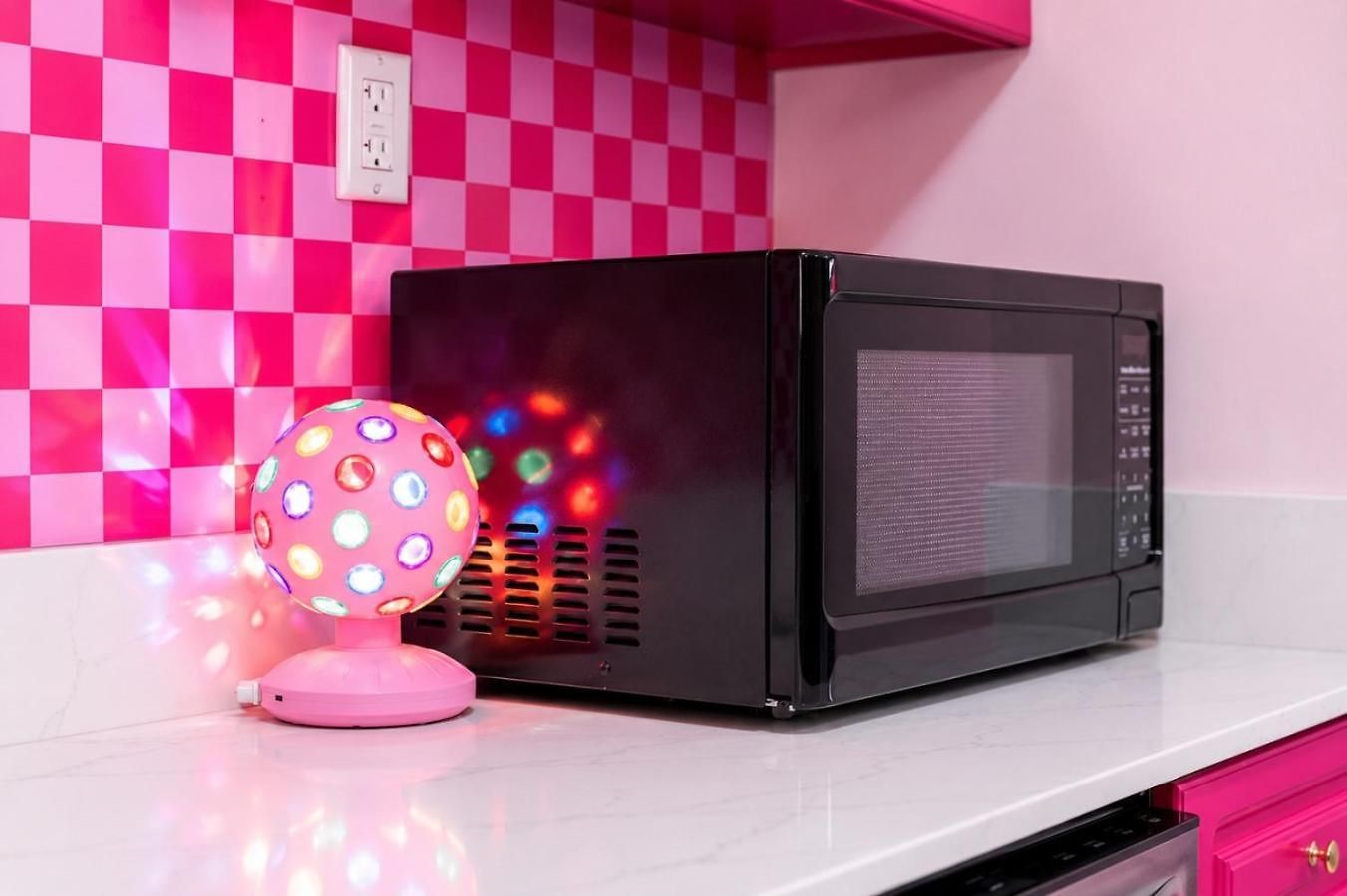 Pink Pony Club Retreat Near Vanderbilt Sleeps 6 *