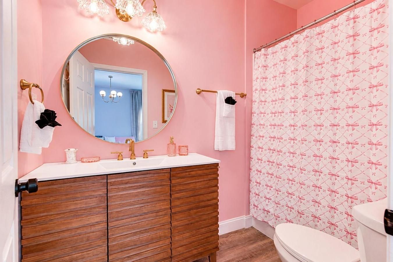 Sweet & Glam Pop Near Vanderbilt & Downtown Apartment *