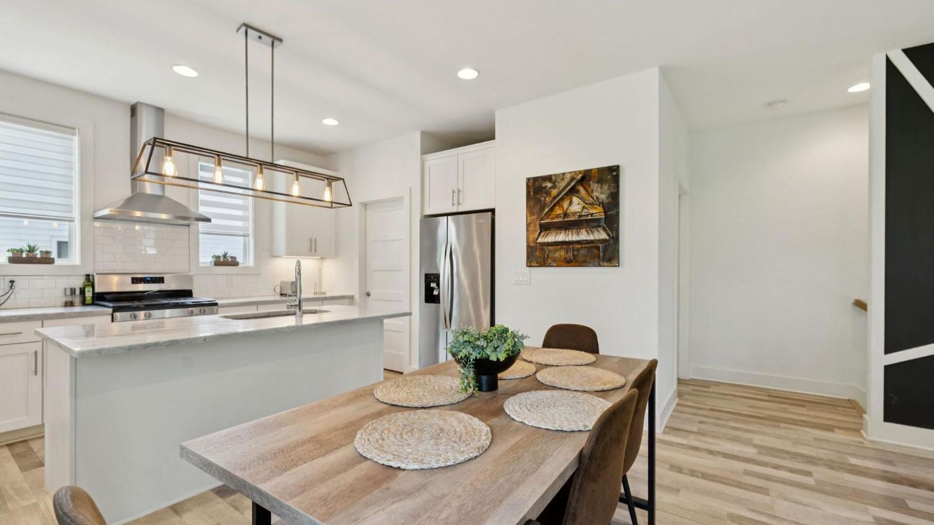 Modern Townhouse Close To Broadway Apartment