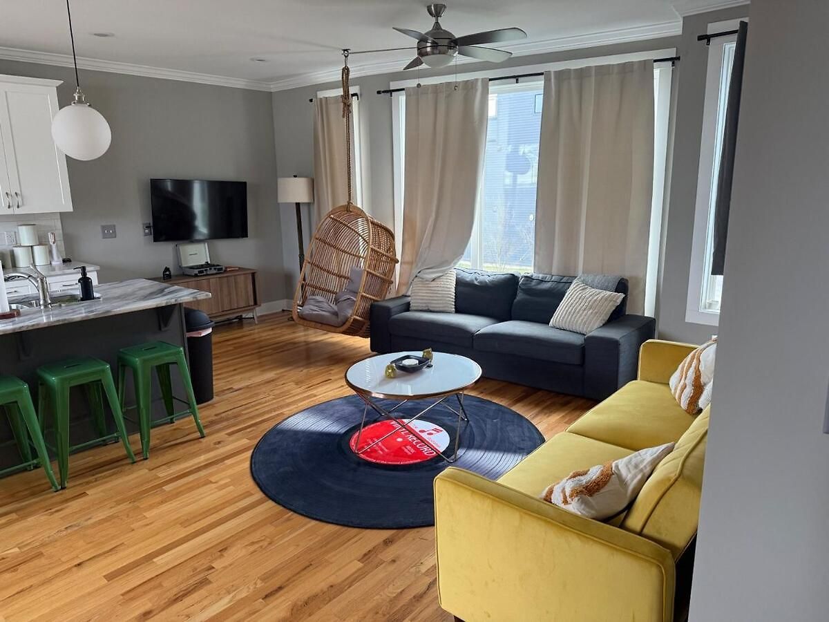 Apartment Rooftop Skyline View-close To Broadway-sleeps 8 Nashville