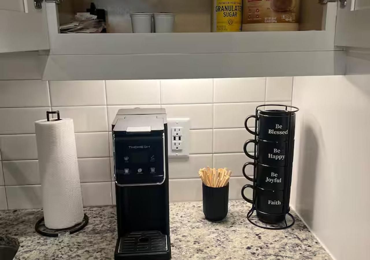 Apartment Downtown Walk To Broadway Pool, Private Balcony, Free Parking! Nashville