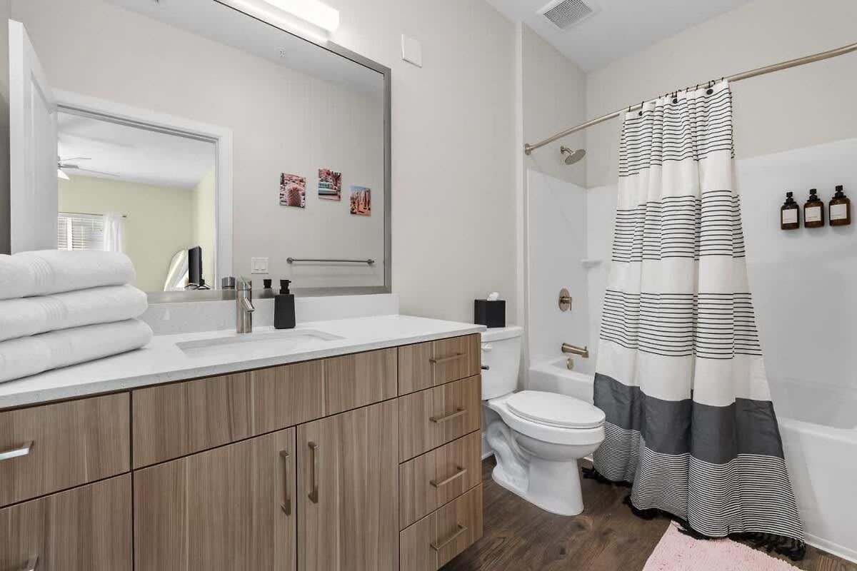 Apartment Glam 2br Walk To Broadway & The Gulch