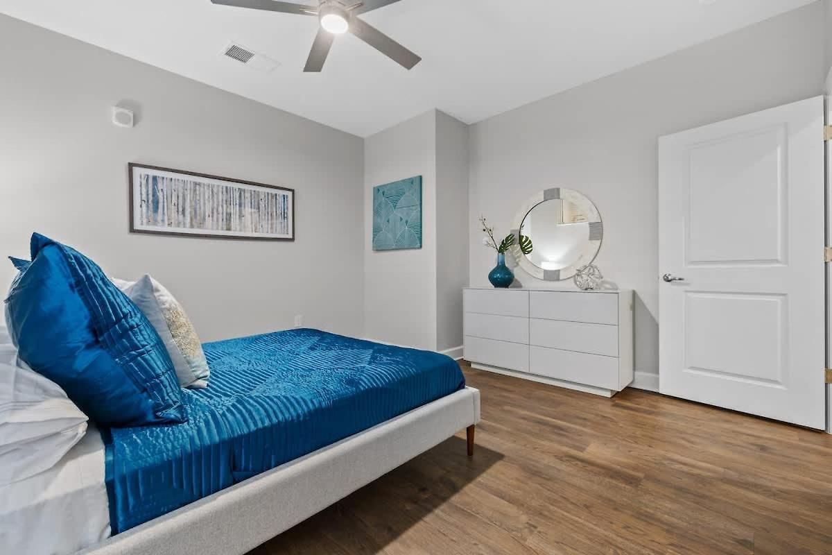 Spacious 2br N Gulch Walk To Broadway & Rooftops Apartment *