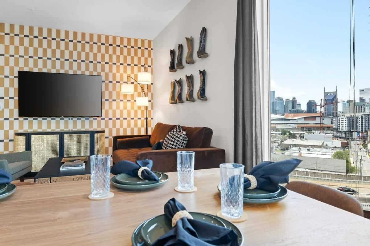 Modern 2br W 2 King Beds Near Broadway