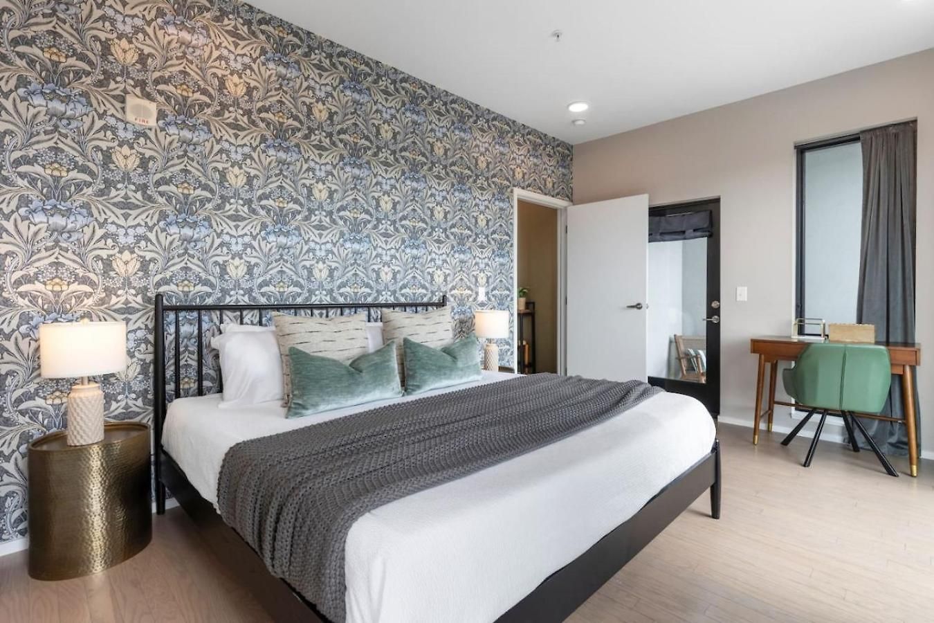 Luxury Downtown Riverview With Garage And Two Balconies Nashville