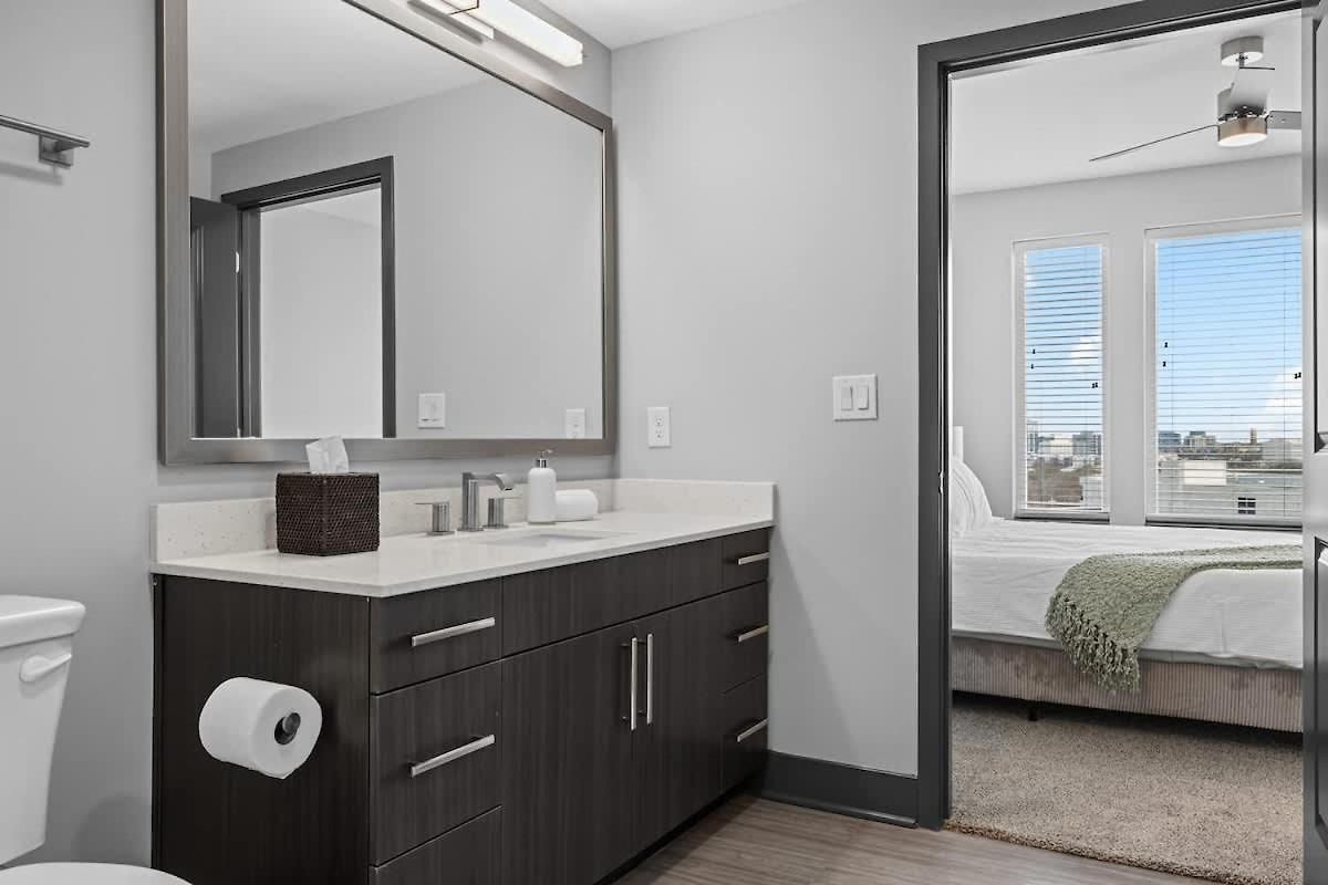 Stylish 2br Near Sylvan Park- Music Views Nashville