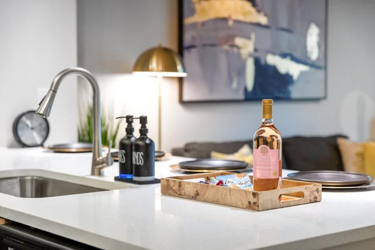 Stylish Gulch Retreat - Near Broadway Apartment