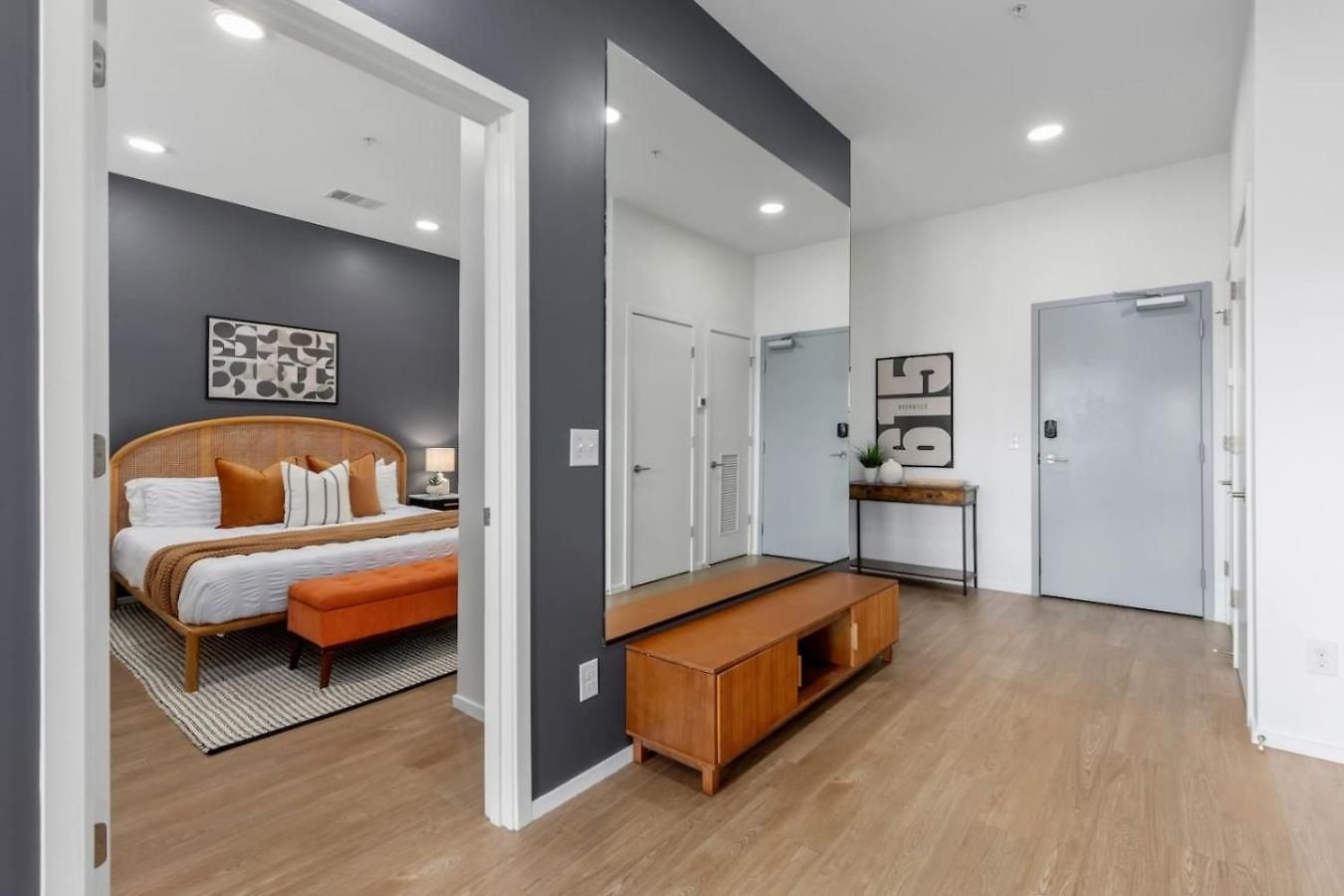 Modern Gulch Getaway With Pool, Garage And Balcony Nashville