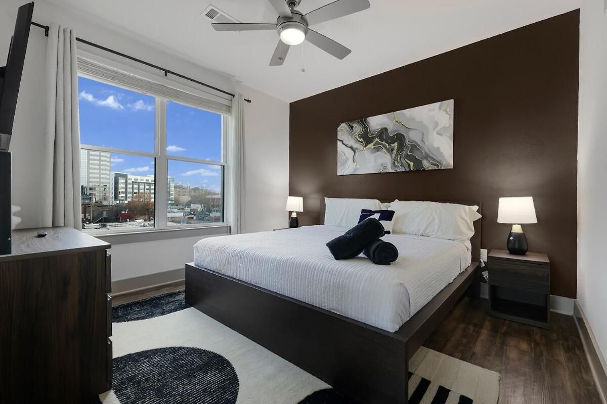 Mid-century Sunlit - Min To Brdwy - Parking Apartment Nashville