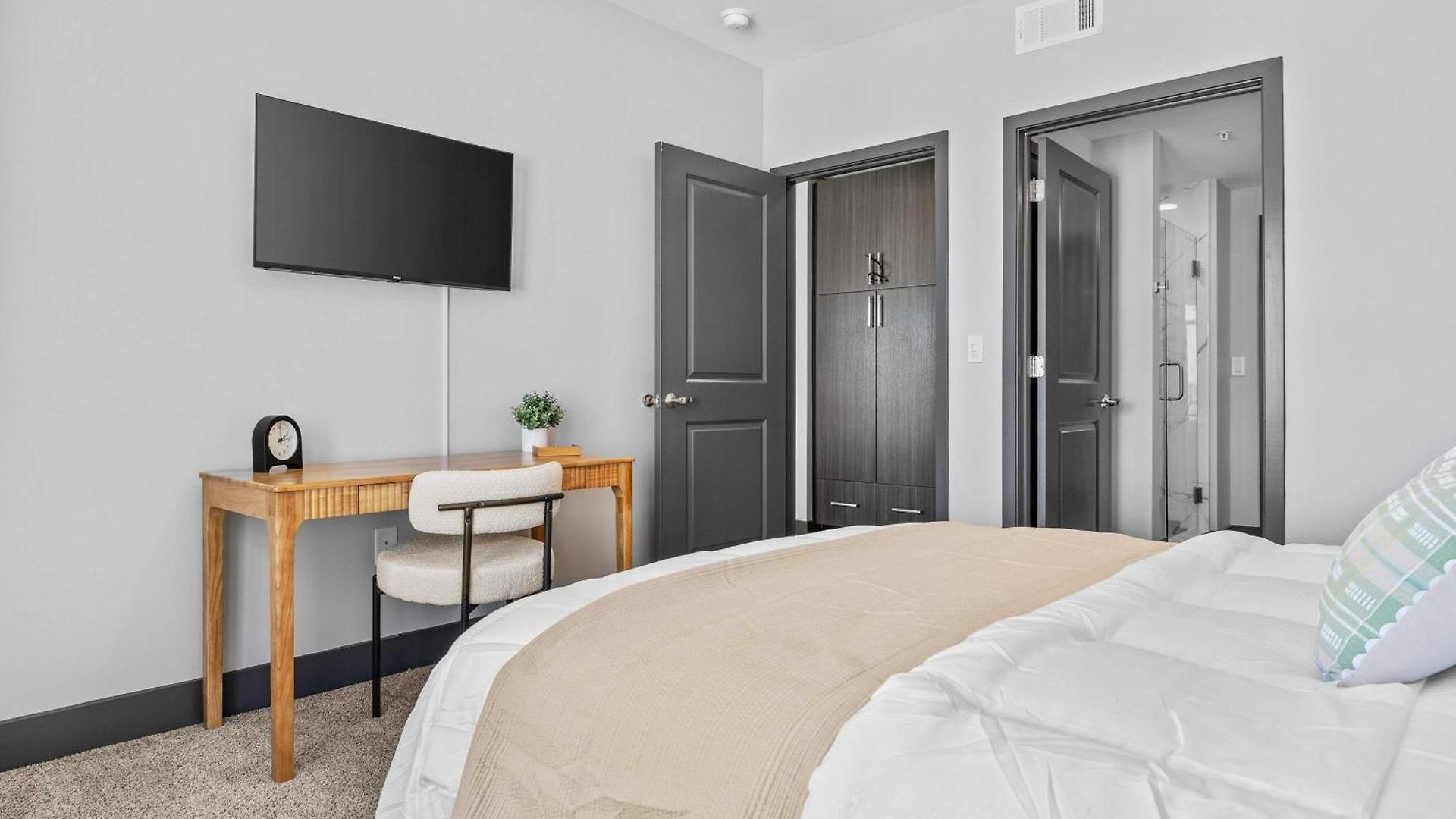 Stylish 2br W Skyline Views Nashville