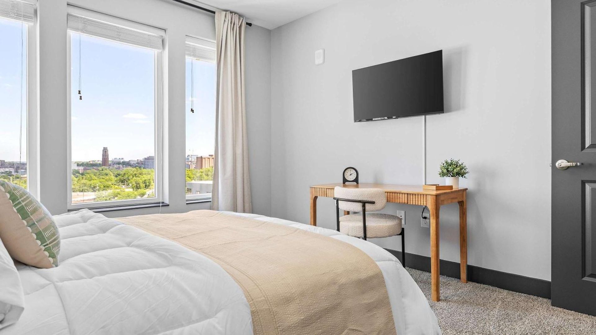 Stylish 2br W Skyline Views * Nashville