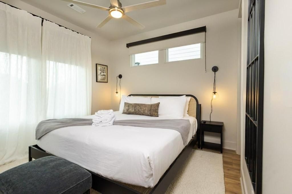 Bachelorette Dream | 2 Units | 8 Kings + 8 Baths *