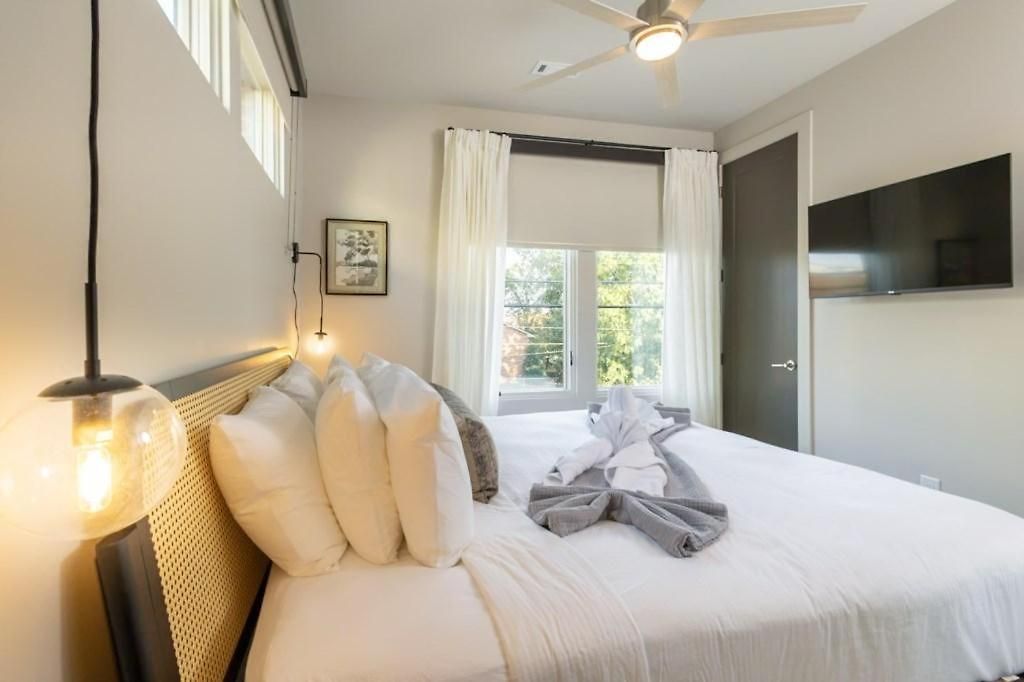 Apartment Bachelorette Dream | 2 Units | 8 Kings + 8 Baths