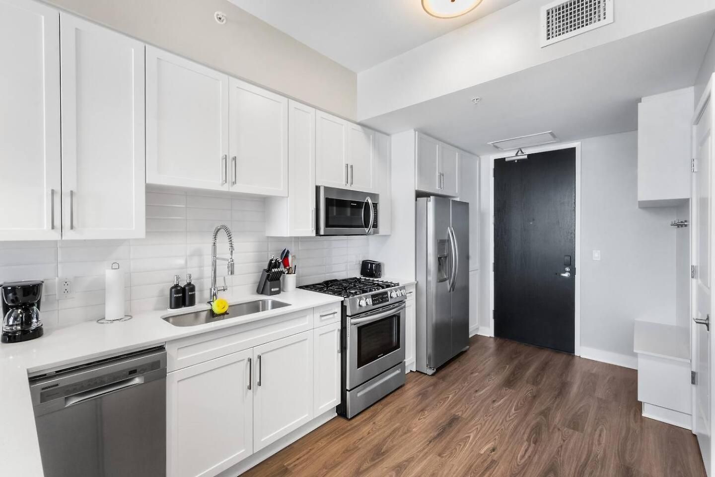 Apartment Music For 2 Gulch, Pool & Whole Foods
