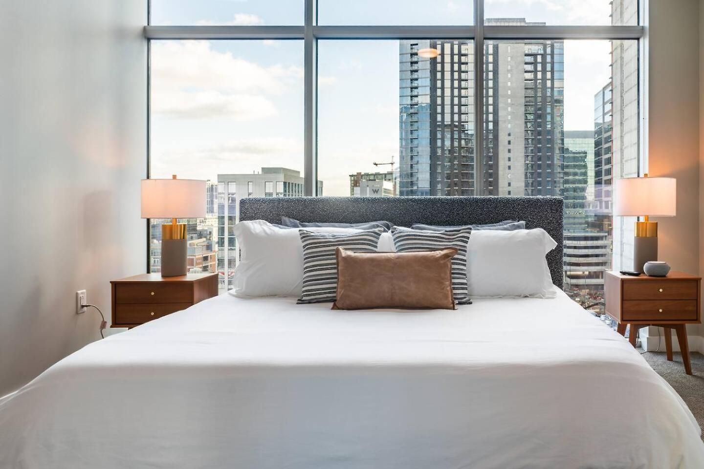 Luxury Gulch Skyline Views, Pool, Parking *