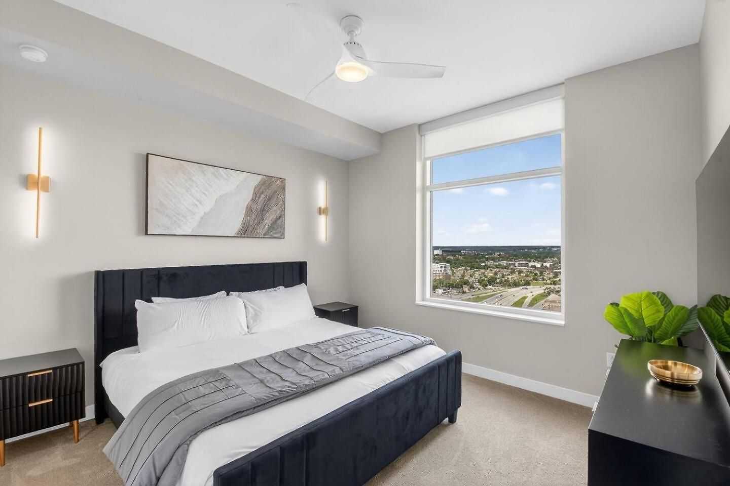 Broadway Views Lux Gulch Condo+ Private Balcony Apartment *