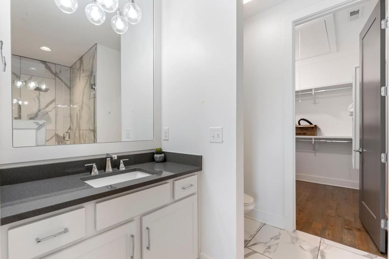 Apartment Ave Sleeps 8 2 Master Huge Parking *
