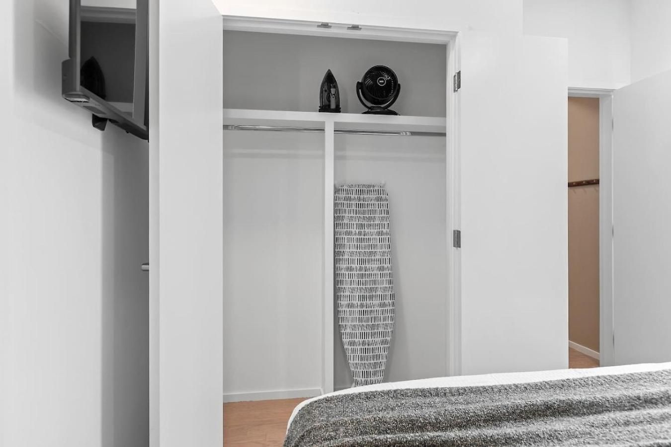 Apartment River View Luxury With Garage, Walk To Downtown *
