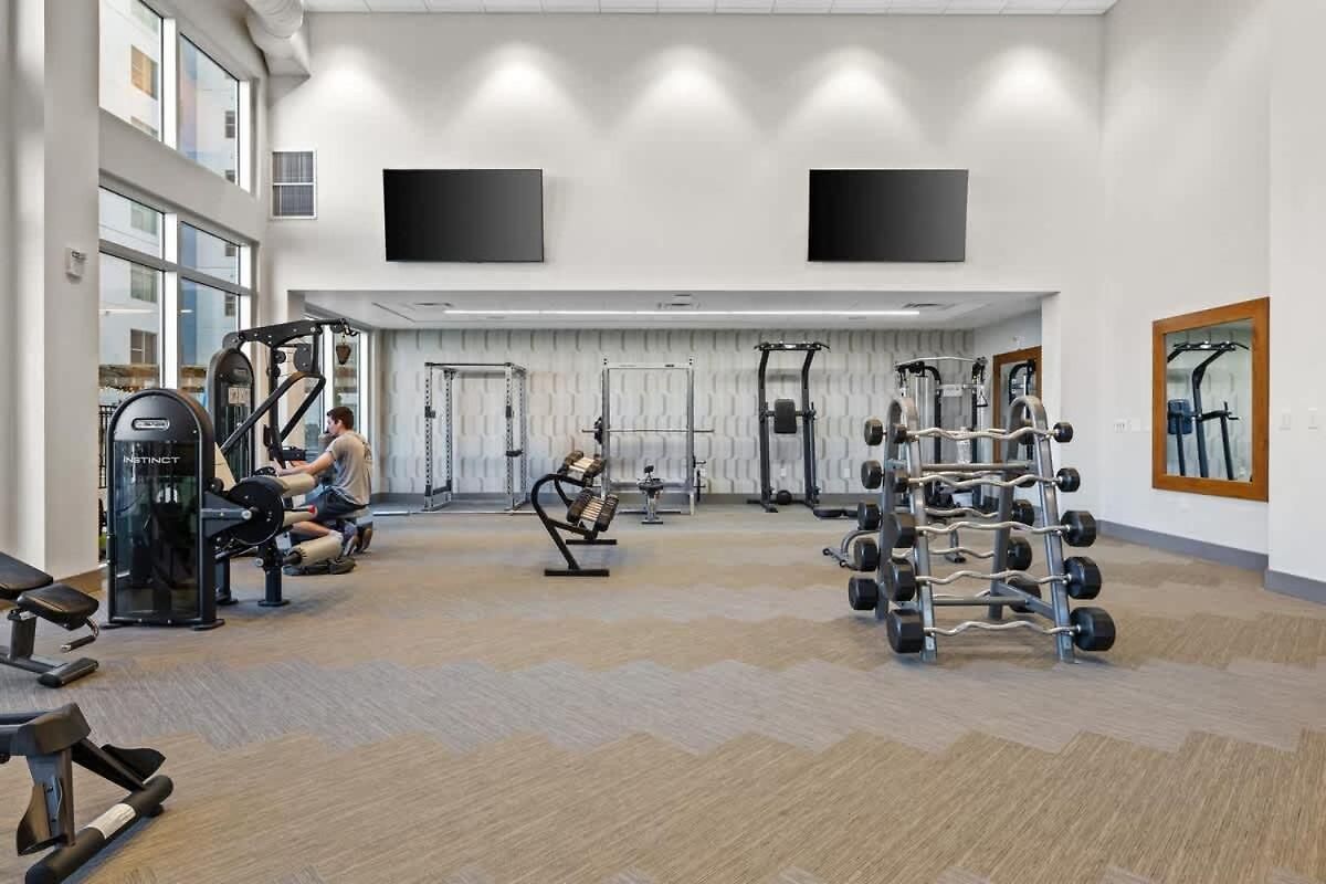 2br Near Broadway W Fireplace & Pool Apartment *