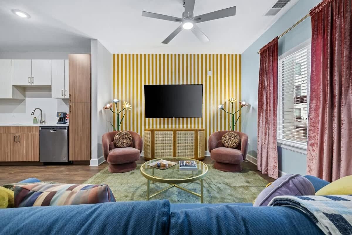 2br W Glam Station & Karaoke Near Broadway