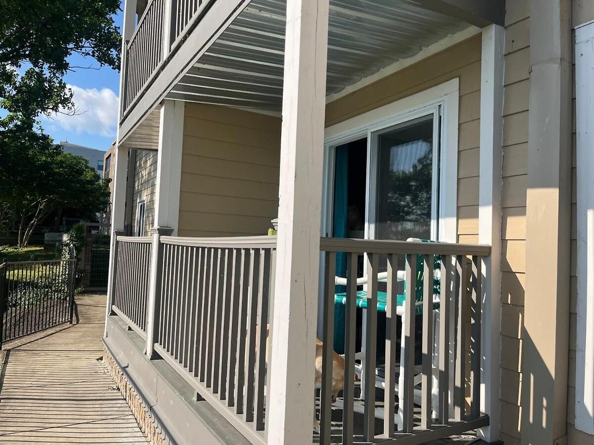 Apartment Riverside Rhythm! Waterfront & Walk To Broadway!