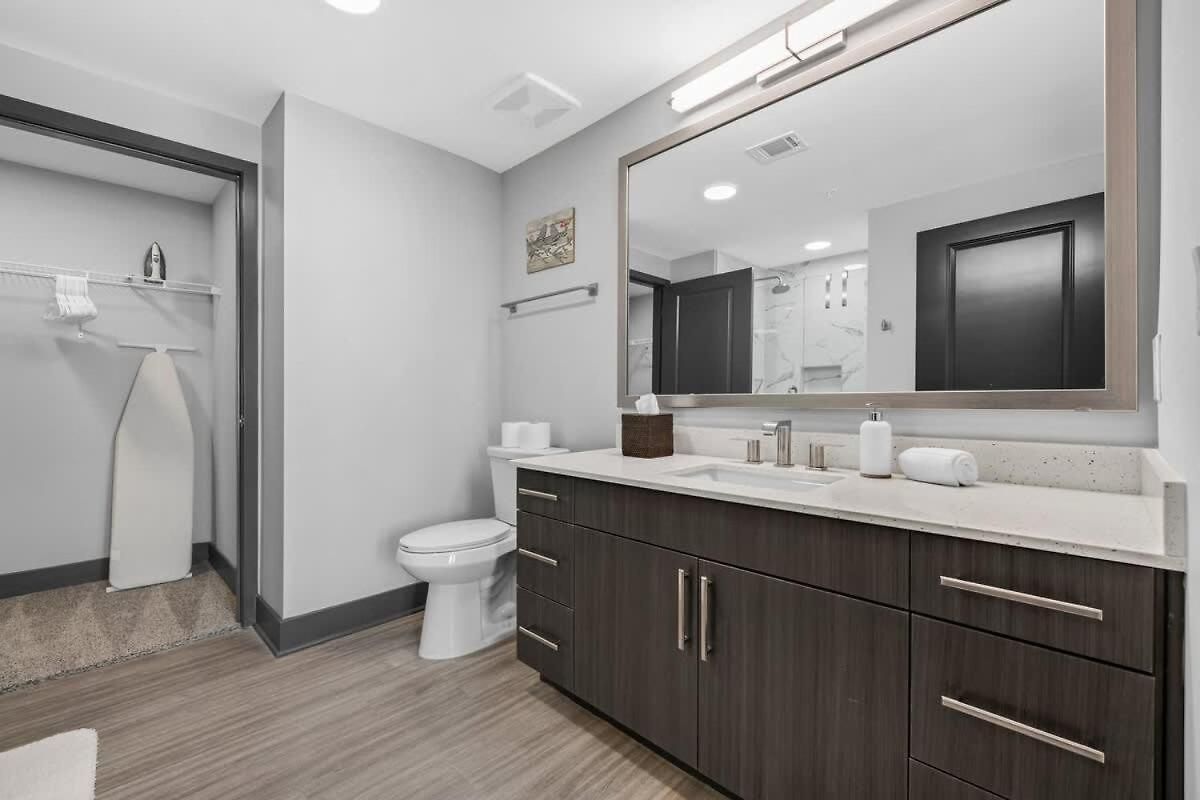 Stylish 2br Near Sylvan Park- Music Views Apartment