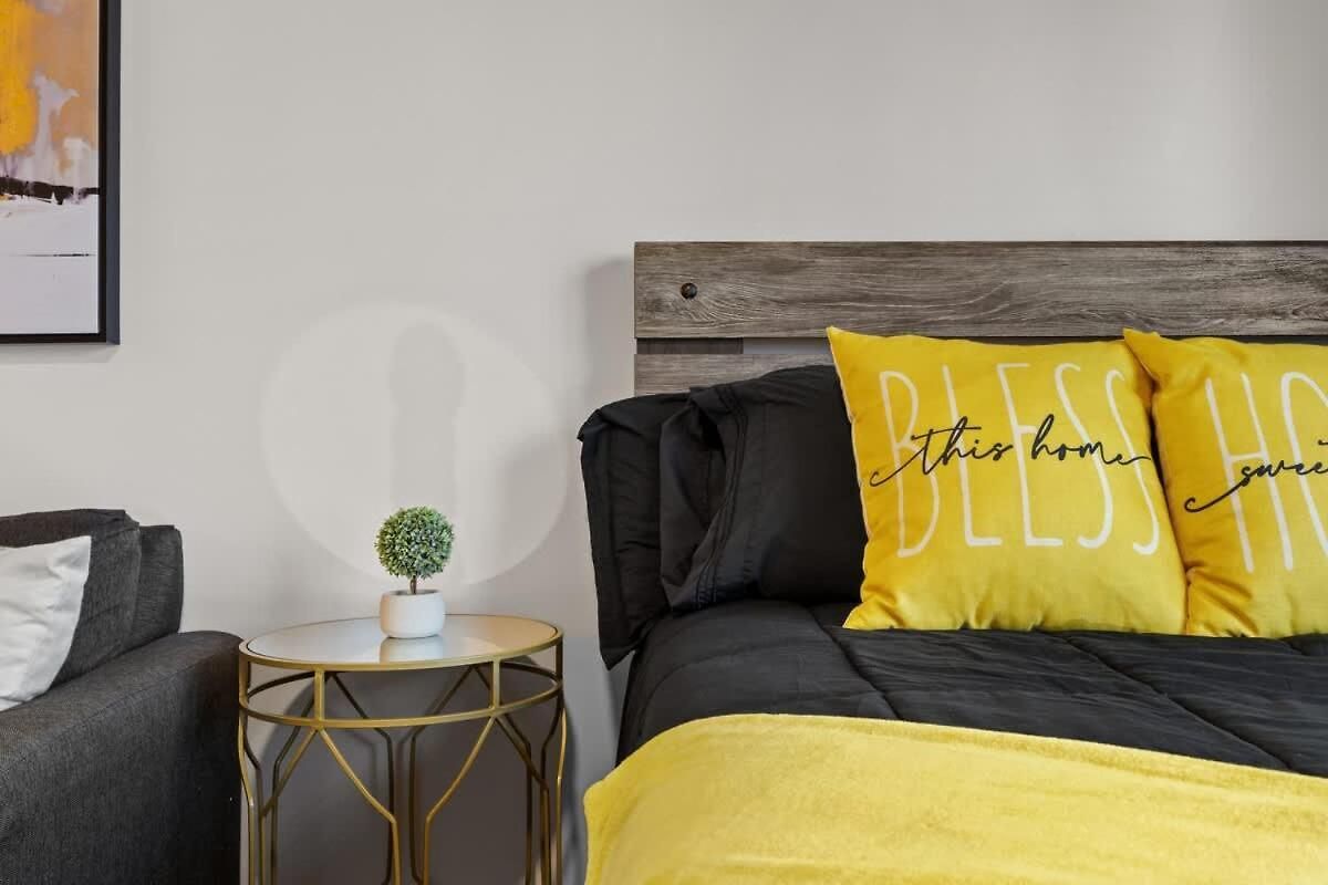 Stylish Gulch Retreat - Near Broadway Apartment