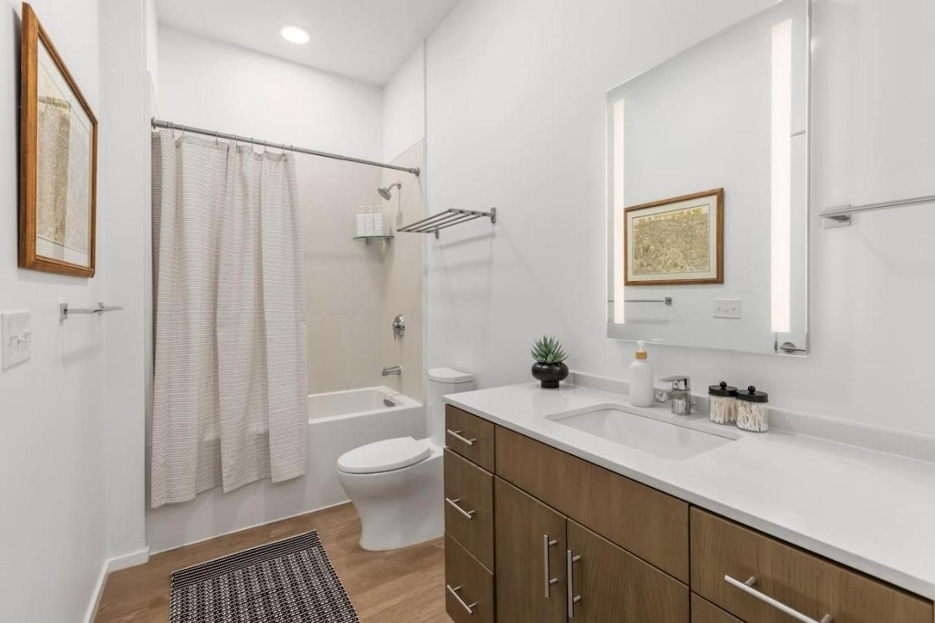 Modern Gulch Getaway With Pool, Garage And Balcony *