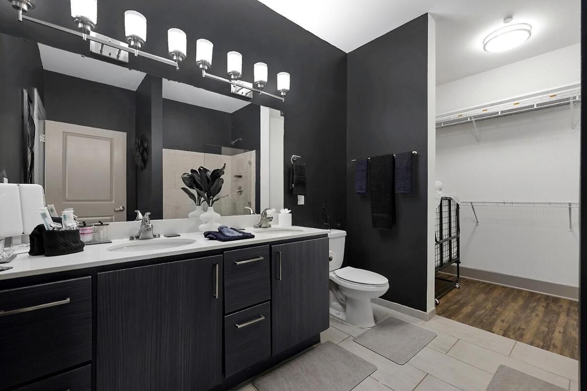 The Midnight Parthenon - 5 Min To Broadway - Midtown Apartment *