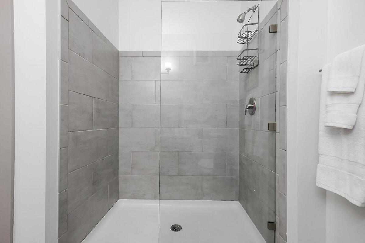 Apartment Midtown - 5 Min To Broadway - Free Secured Parking - Pool *