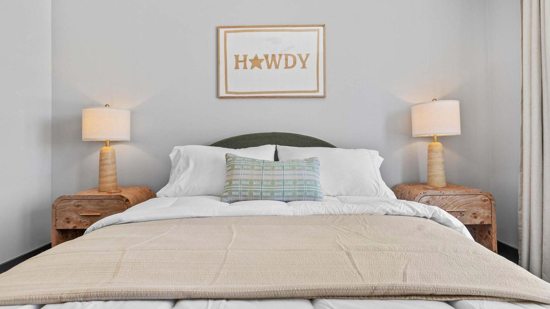 Stylish 2br W Skyline Views *