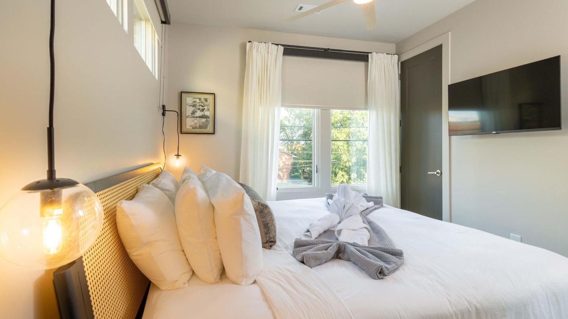 Pool, Hot Tub, Sauna & Firepit- 7 Min To Broadway