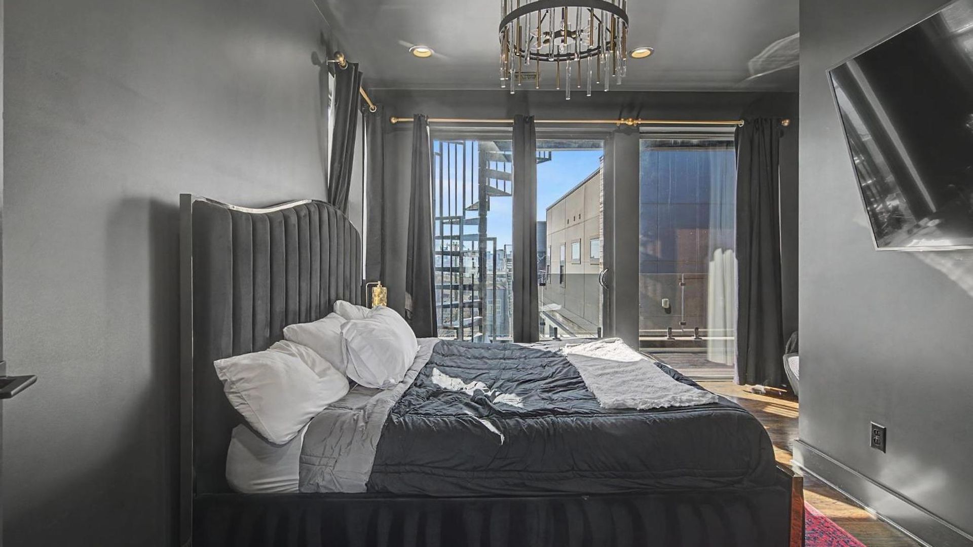 Modern Oasis Downtown Skyline View Prime Nashville