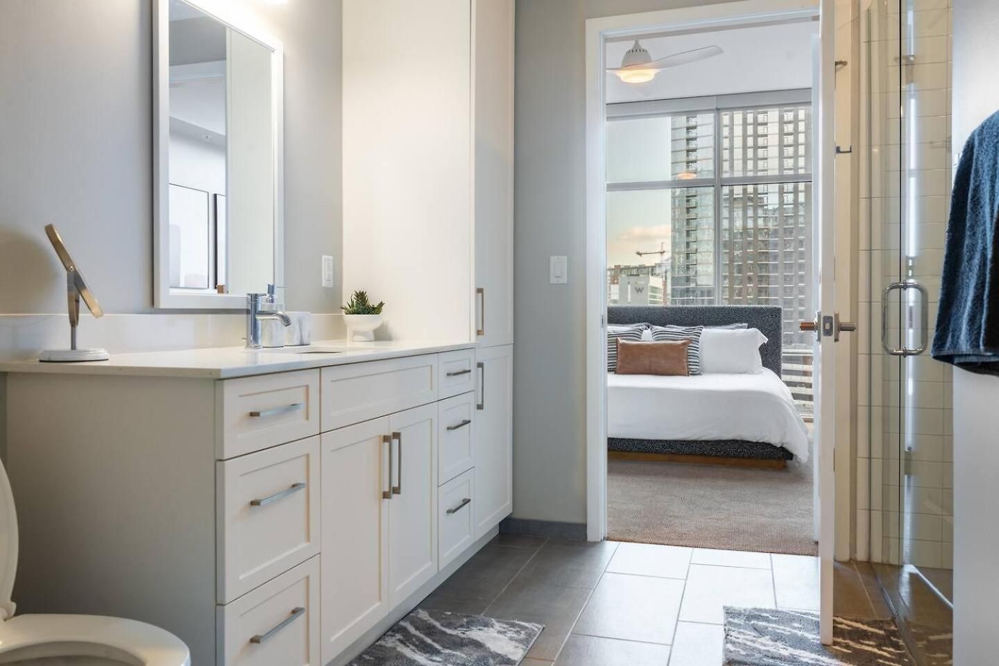 Apartment Luxury Gulch Skyline Views, Pool, Parking
