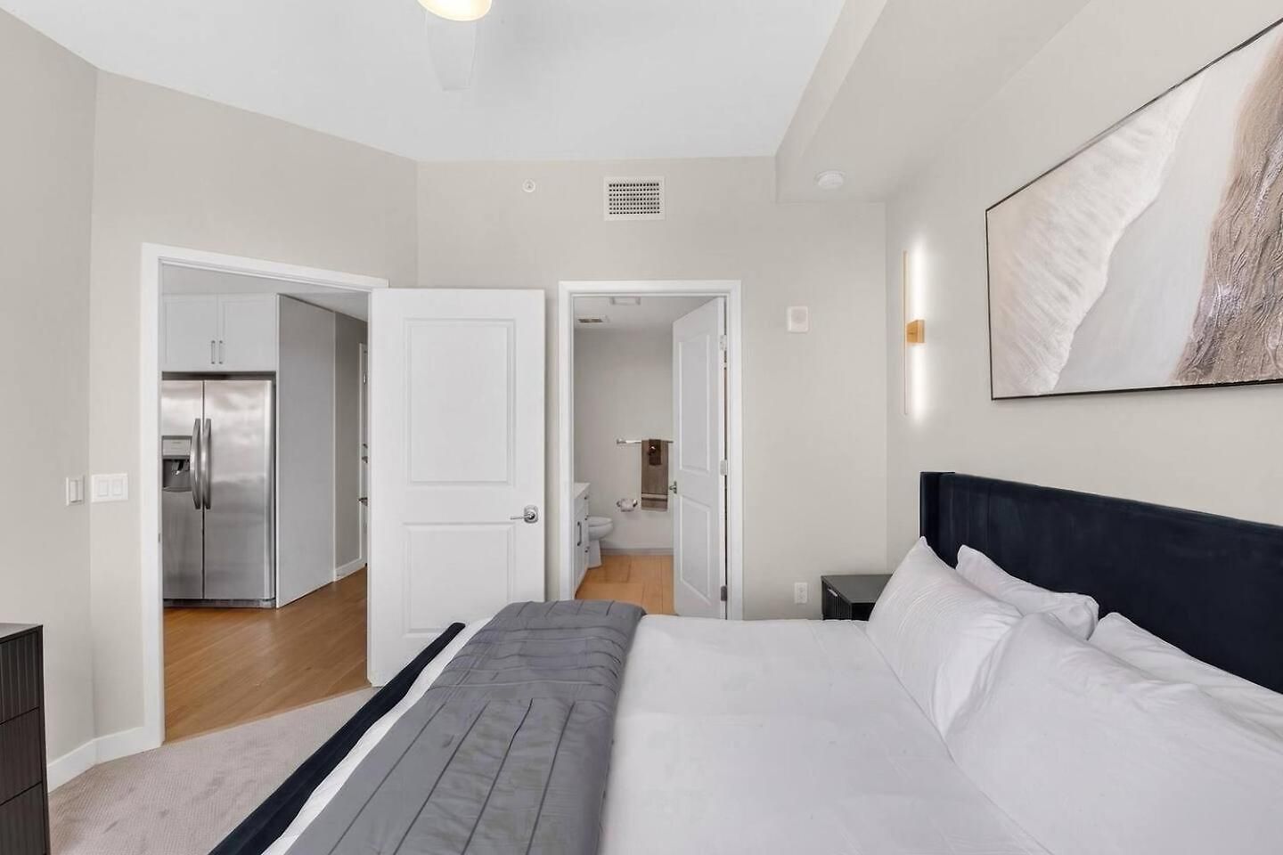 Broadway Views Lux Gulch Condo+ Private Balcony Apartment
