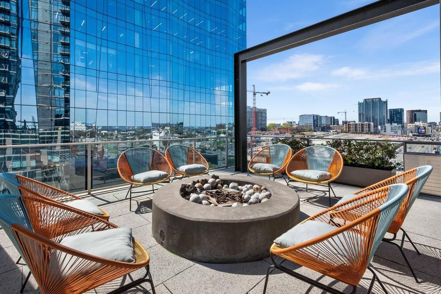 Apartment Gulch Gem Pool, Walkable + Parking *