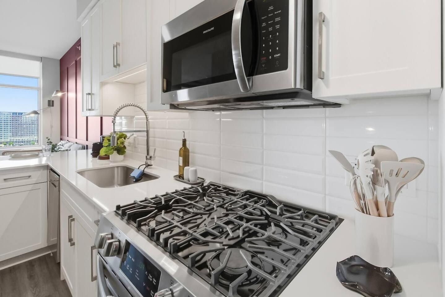 Luxury Pool, Gym, Views + Free Parking Apartment