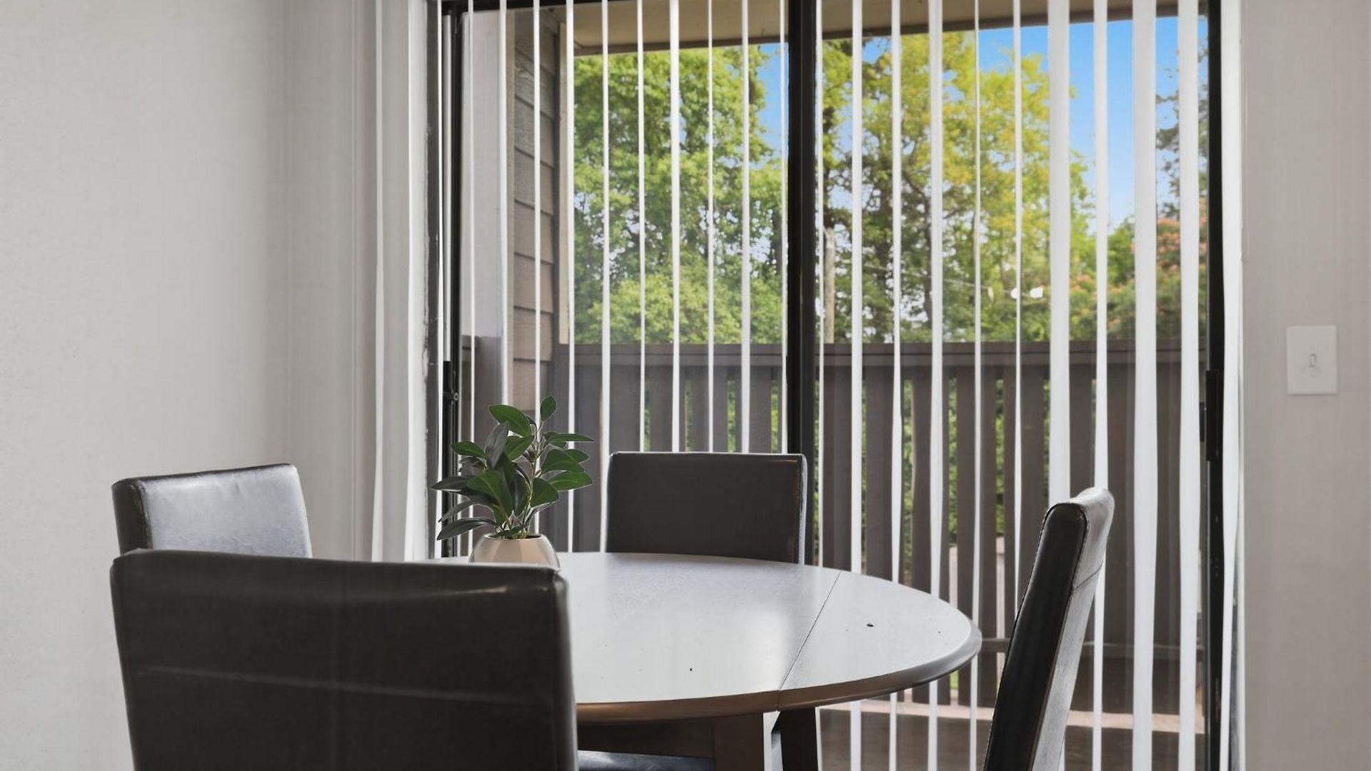 Cozy Retreat Near Airport & Hotspots *