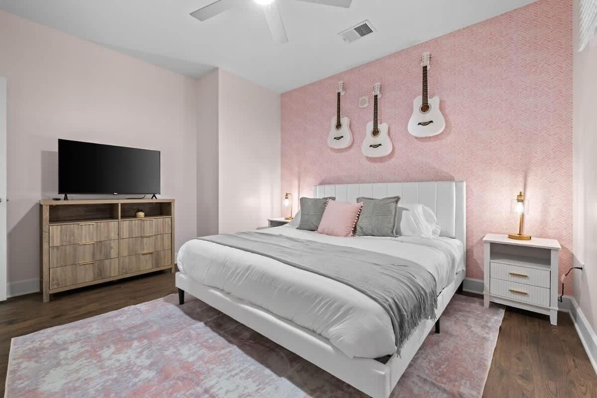 Glam 2br Walk To Broadway & The Gulch Apartment