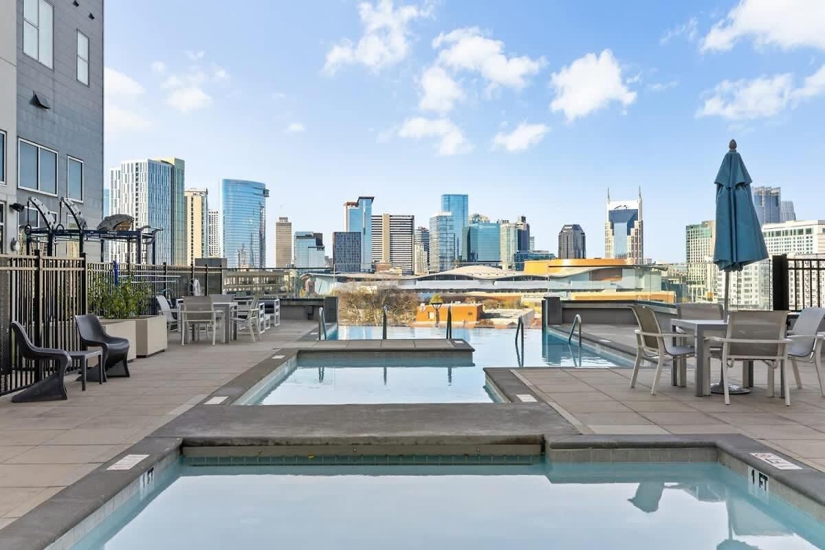 Spacious 2br N Gulch Walk To Broadway & Rooftops * Nashville