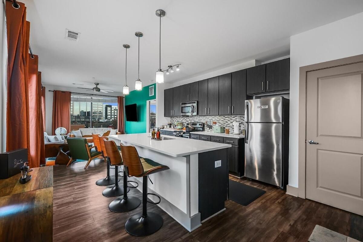 Mid-century Sunlit - Min To Brdwy - Parking Apartment Nashville