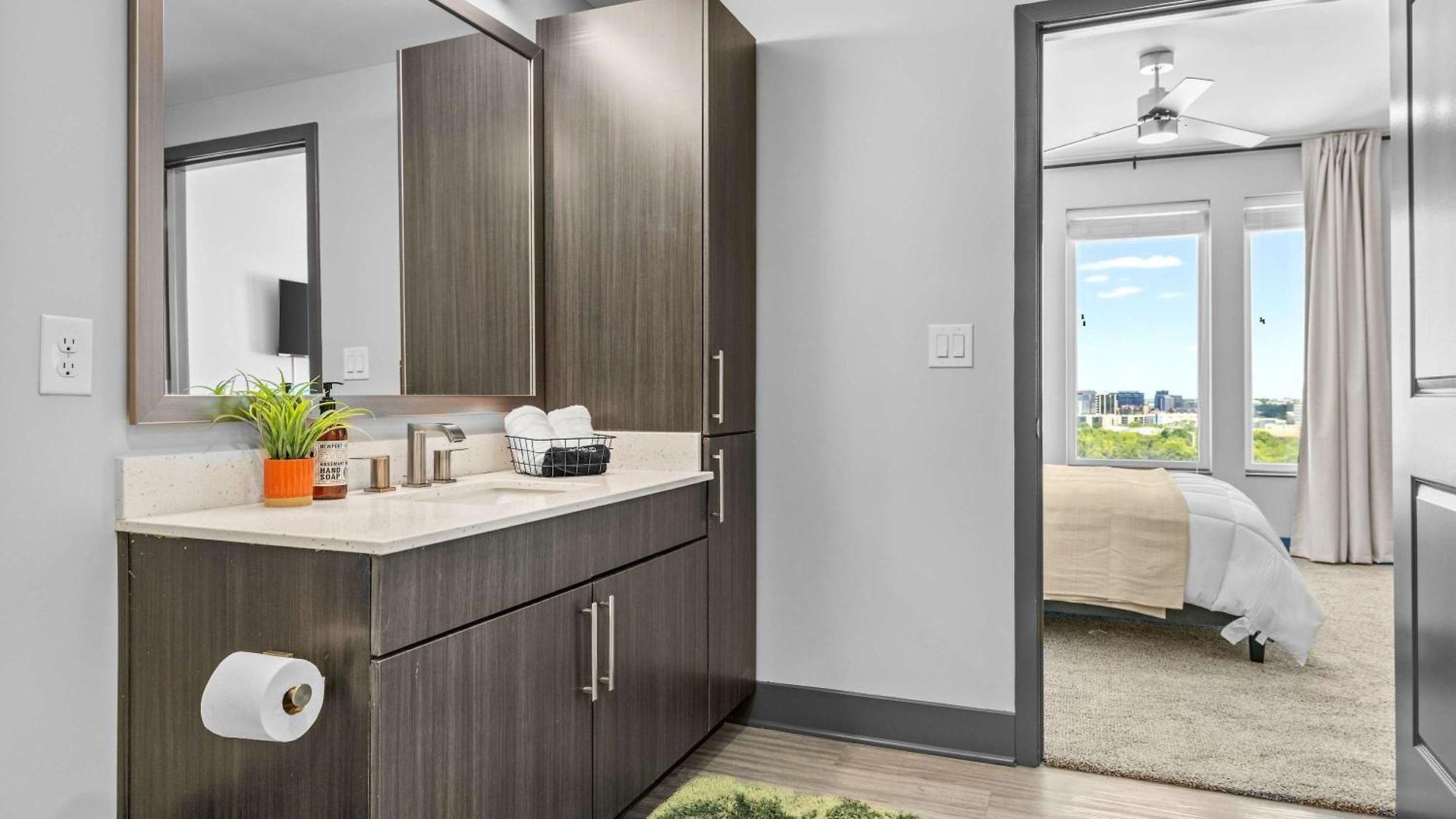 Apartment Stylish 2br W Skyline Views *