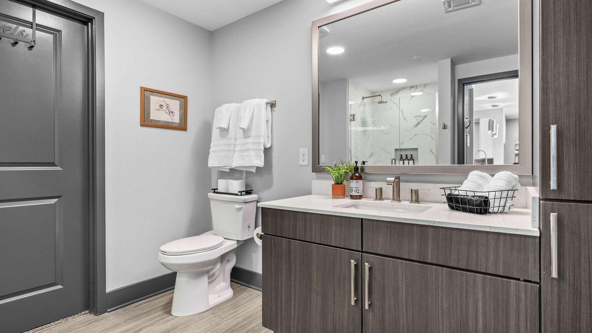 Stylish 2br W Skyline Views Apartment Nashville