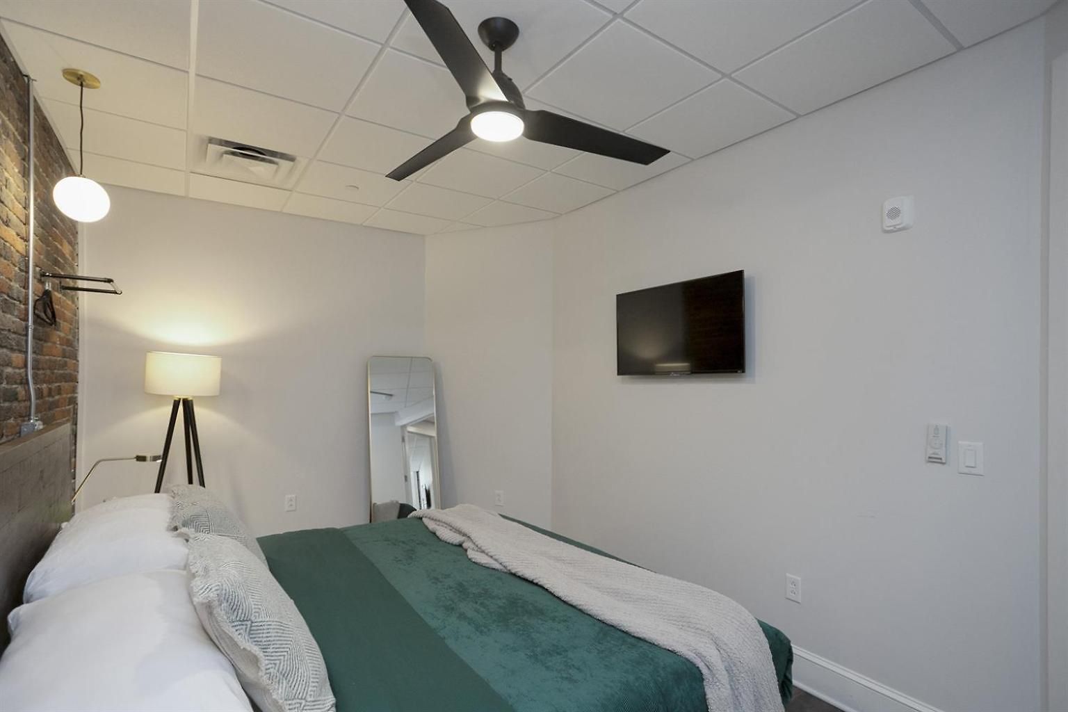 The Honky Tonk 2 Blocks To Broadway,printers Alley Holiday home