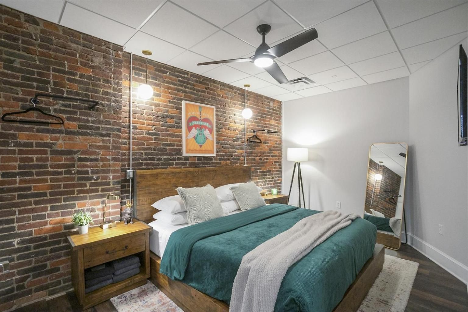 The Honky Tonk 2 Blocks To Broadway,printers Alley Holiday home