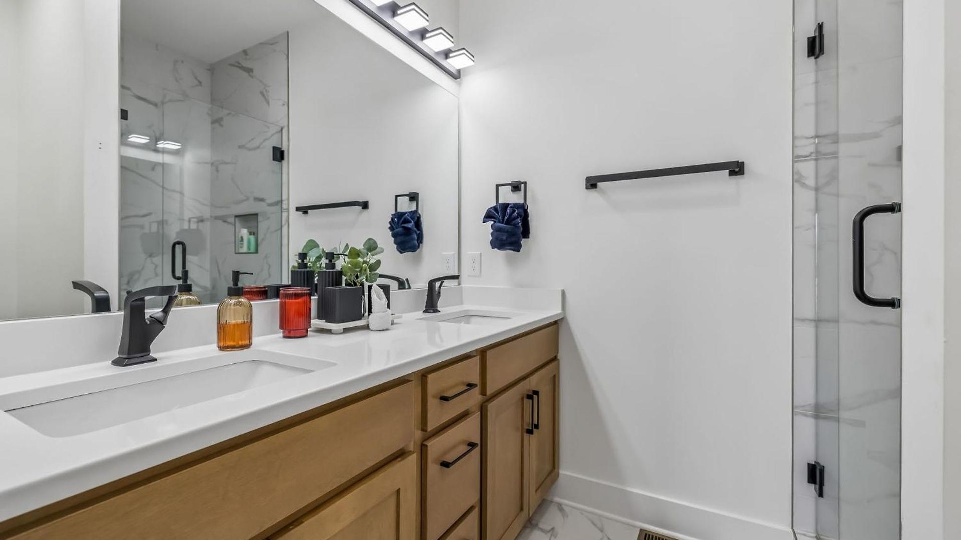 Apartment Modern Townhome With Garage & Ev Charger *