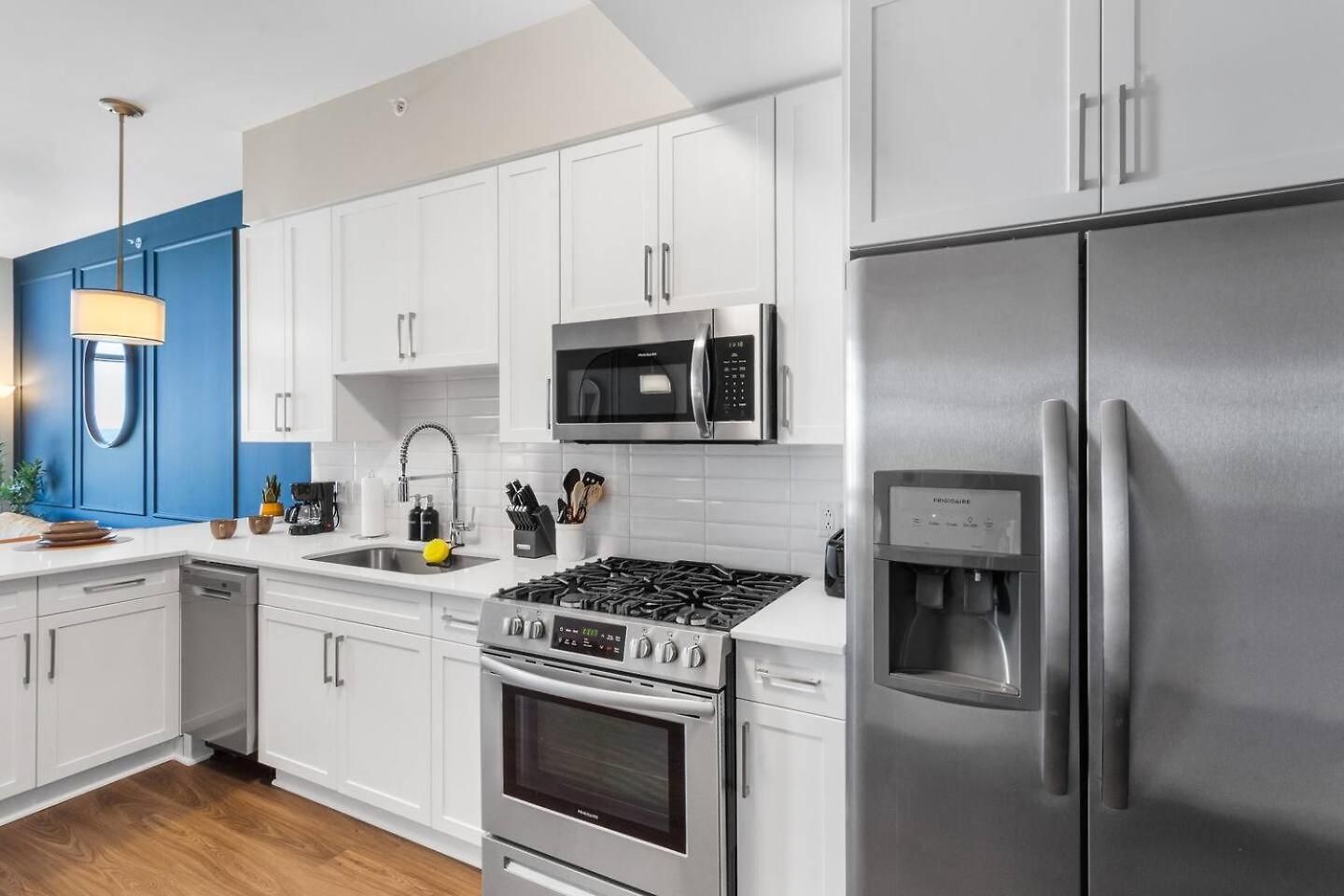 Apartment Music For 2 Gulch, Pool & Whole Foods *