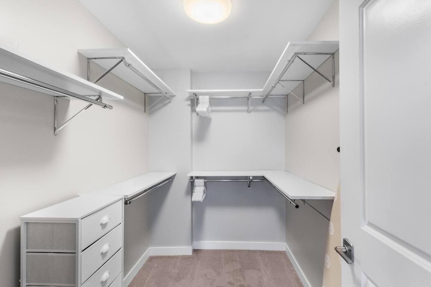 Apartment Luxury Pool, Gym & Lounge + Free Parking